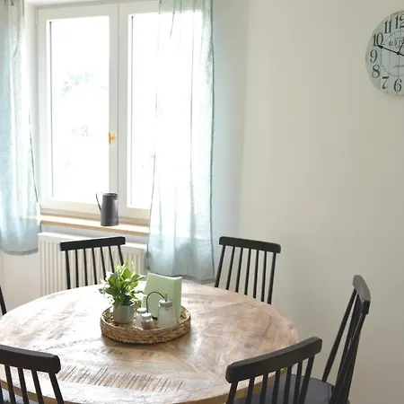 Апартаменты White Midsommar - Stilvolle Wohnung, 4 Schlafzimmer, Kueche Ландсхут
