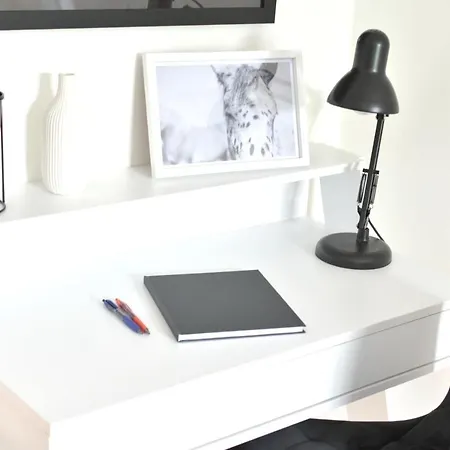 Apartament White Midsommar - Stilvolle Wohnung, 4 Schlafzimmer, Kueche Landshut