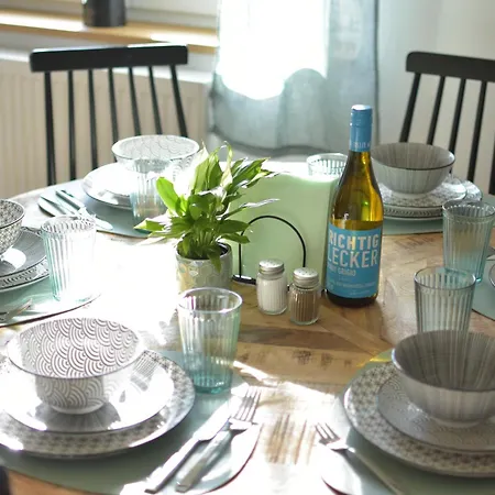 White Midsommar - Stilvolle Wohnung, 4 Schlafzimmer, Kueche Апартаменты Ландсхут