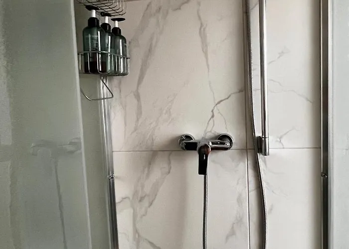 White Midsommar - Stilvolle Wohnung, 3 Schlafzimmer, Wohnzimmer, Küche Apartamento Landshut