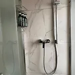 White Midsommar - Stilvolle Wohnung, 4 Schlafzimmer, Kueche Apartman Landshut