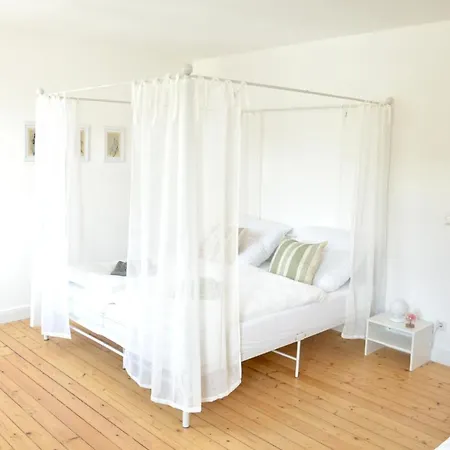 White Midsommar - Stilvolle Wohnung, 3 Schlafzimmer, Wohnzimmer, Kueche Apartment Landshut
