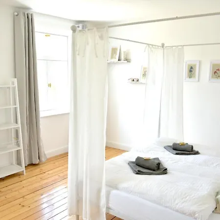 Apartment White Midsommar - Stilvolle Wohnung, 3 Schlafzimmer, Wohnzimmer, Kueche Landshut