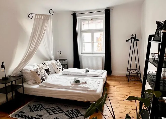 White Midsommar - Stilvolle Wohnung, 4 Schlafzimmer, Kueche 란츠후트